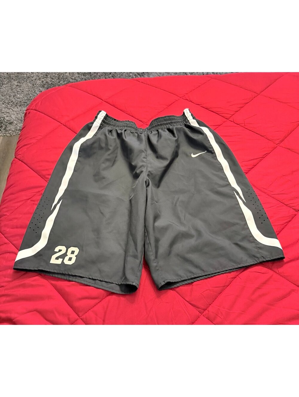 Nike Dri-FIT Gray Athletic Shorts Men’s Size Large Number 28